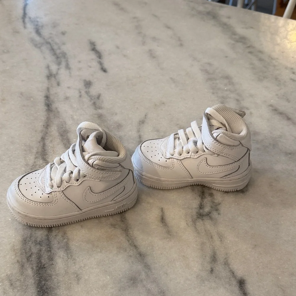 Nike Kids White High-Top Sneakers - Picture 3 of 4